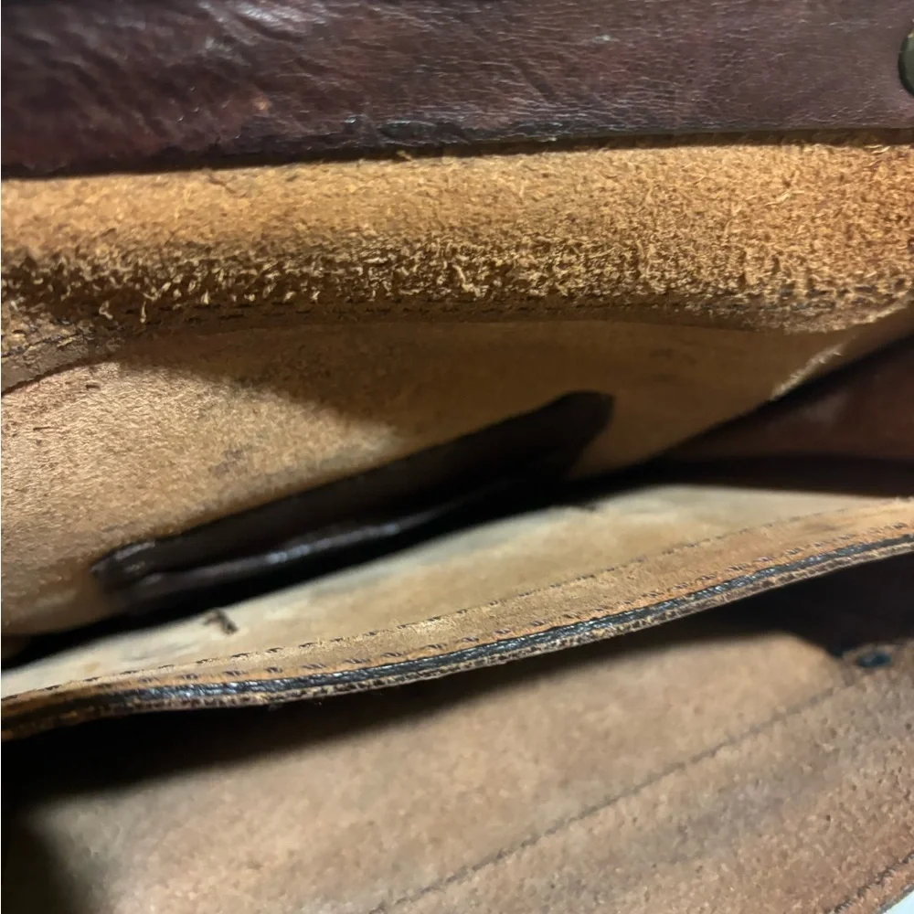 I medici unisex Brown distressed Leather Crossbody Bag